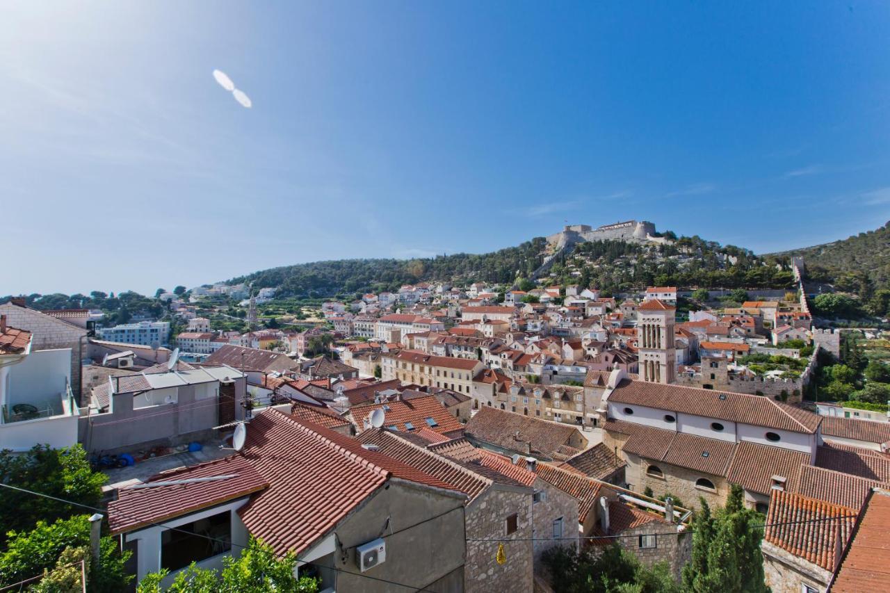 Apartments Jure Hvar Town Exterior foto