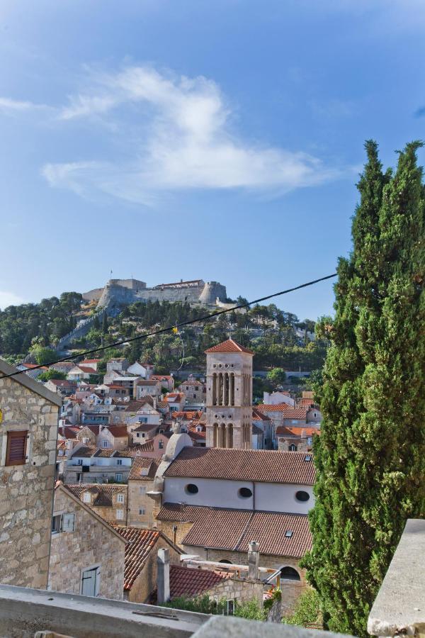 Apartments Jure Hvar Town Exterior foto