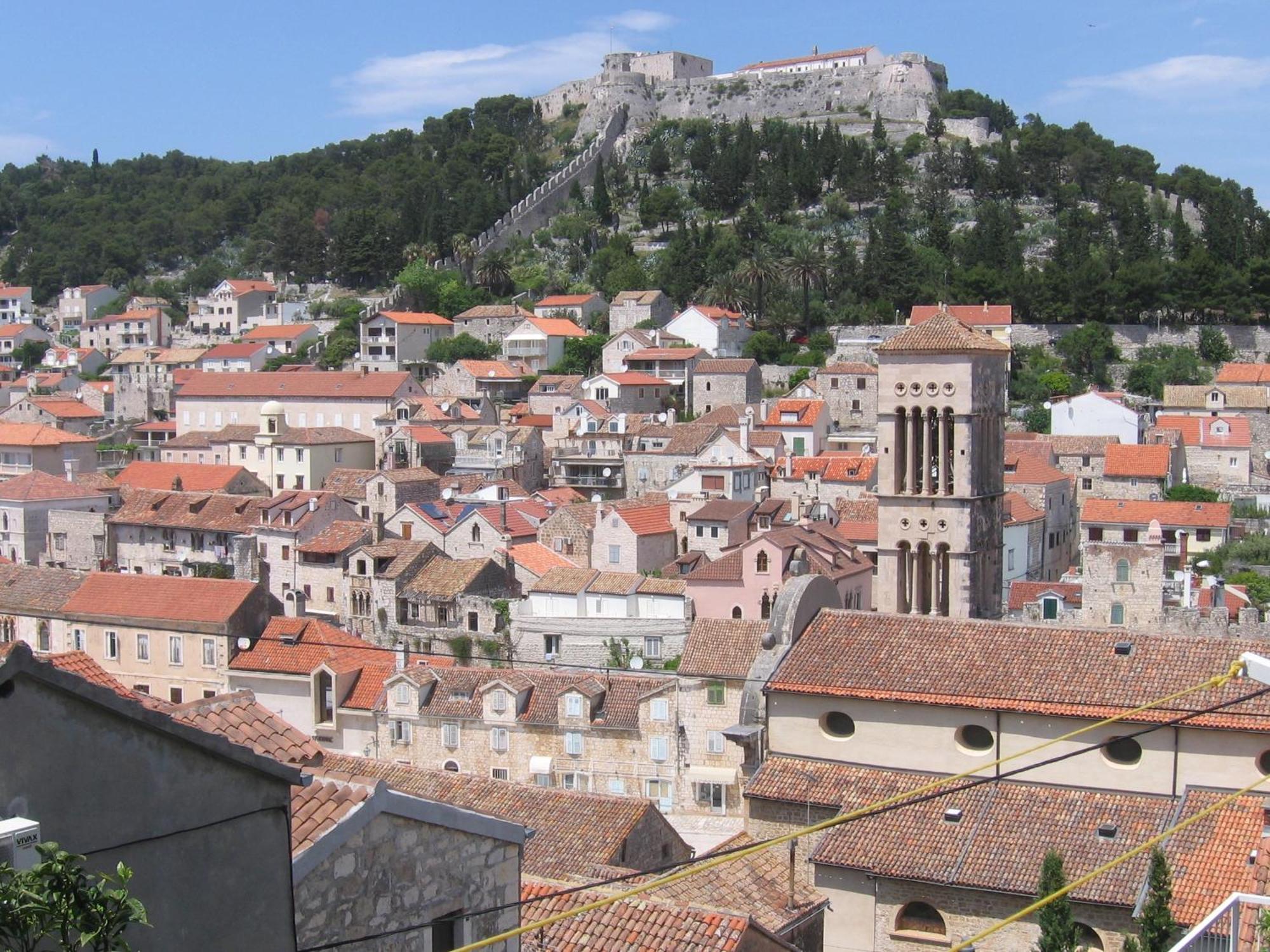 Apartments Jure Hvar Town Exterior foto